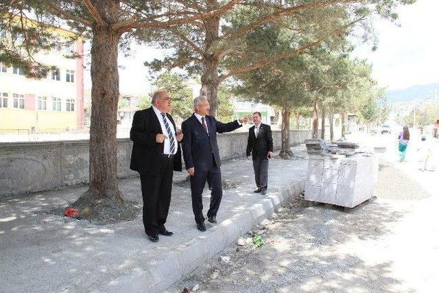 Erzincan’da Yol Düzenleme Çalışmaları Devam Ediyor