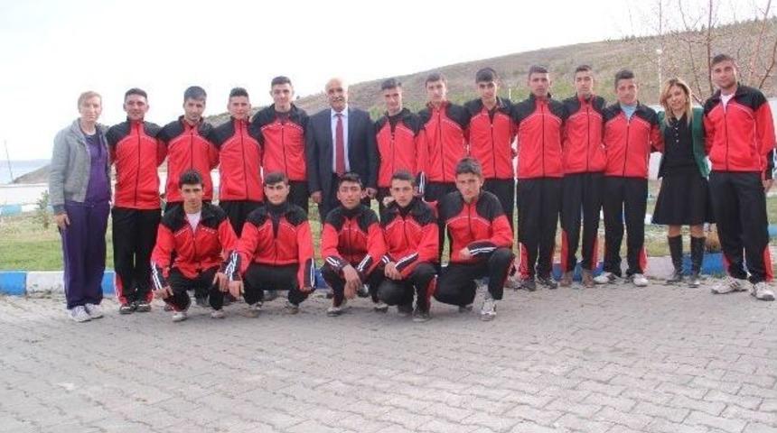 Azizoğlu&rsquo;ndan Şampiyonluk Yemeği