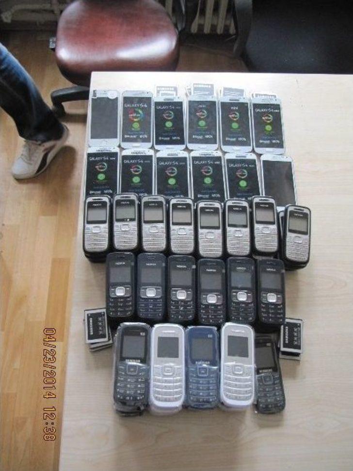 Bursa’da Gümrük Kaçağı Bin 750 Paket Sigara İle 71 Adet Cep Telefonu Ele Geçirildi G4