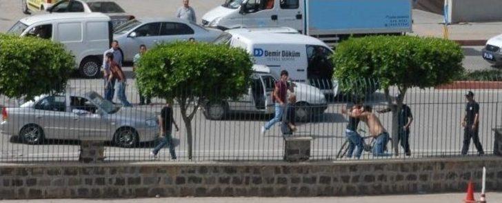 'yol Verme' Kavgasında Faciayı Polis Önledi G2