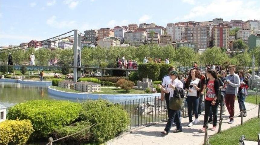 Kartal Belediyesi Yurt Dışından Gelen &Ouml;ğrencileri Ağırladı