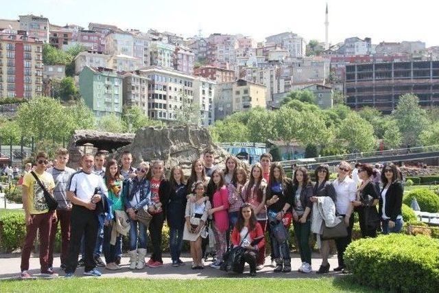 Kartal Belediyesi Yurt Dışından Gelen Öğrencileri Ağırladı