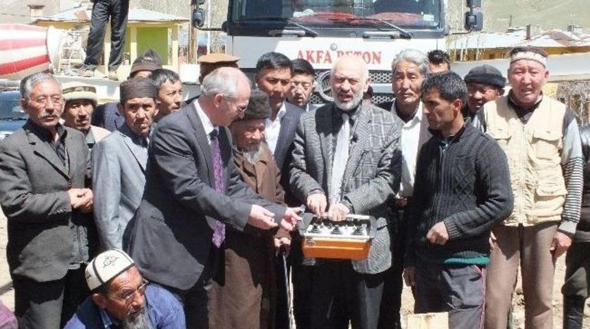 Erciş&rsquo;te Kutlu Doğum Ve Temel Atma T&ouml;reni