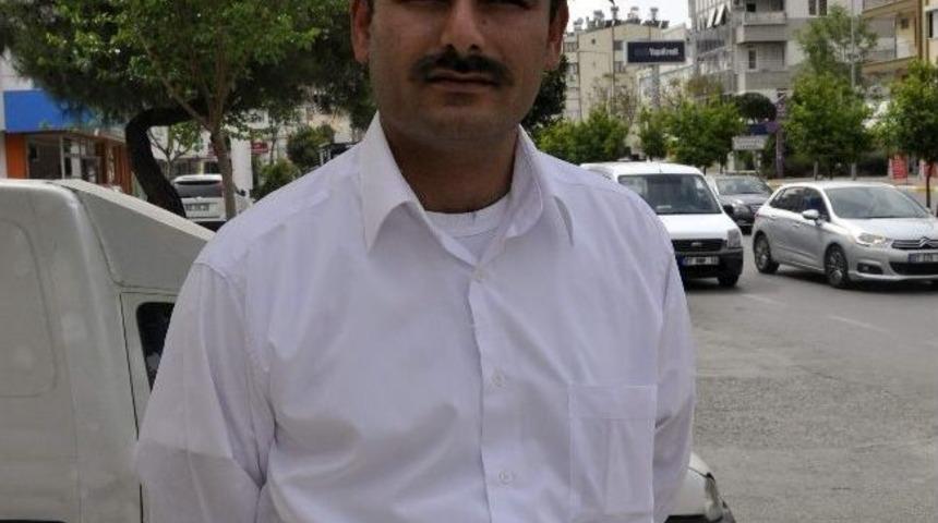 Vitrin Camını Kırıp 40 Saati &Ccedil;aldılar