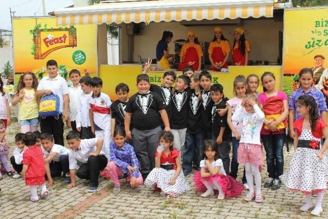 Bademler K&ouml;y Tiyatrosu'nda 23 Nisan Şenliği