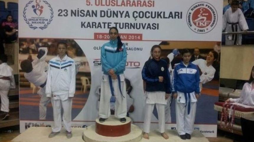 D&uuml;nya &Ccedil;ocukları Karate Turnuvasında Şampiyon G&uuml;lbahar G&ouml;z&uuml;tok Oldu