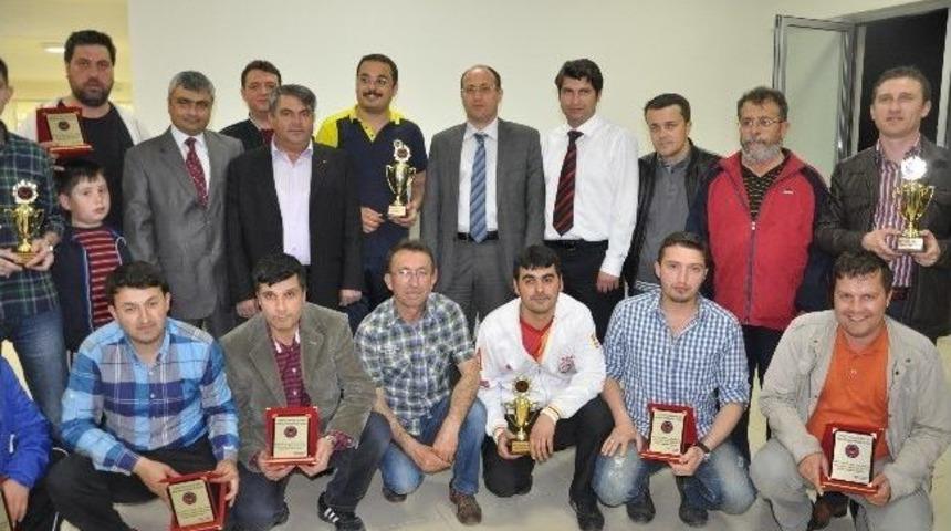 Kazandıkları Kupayı, Kaza Ge&ccedil;iren Arkadaşlarına Armağan Ettiler