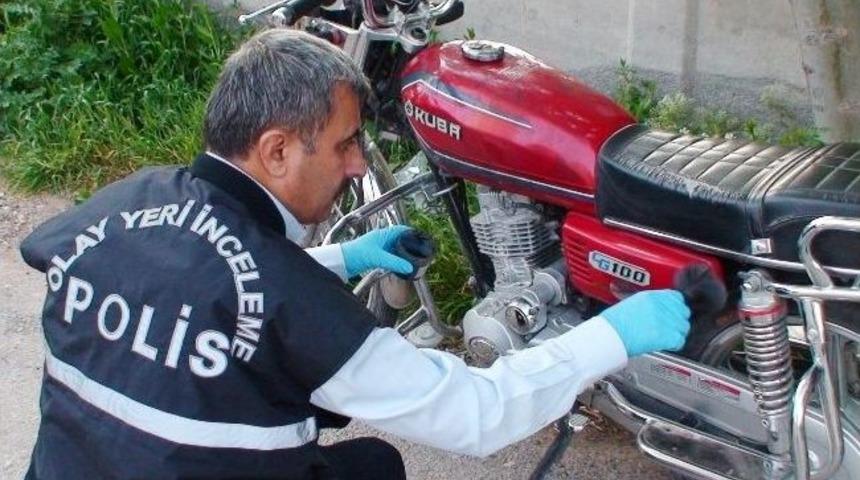 &Ccedil;alınan Motosikletini Park Halinde Buldu