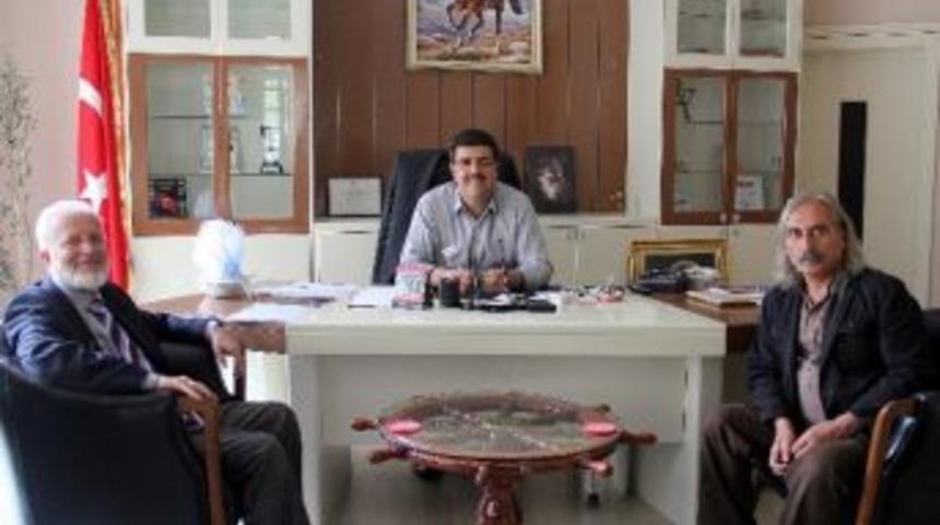 T&uuml;rkistanlı Sanat&ccedil;ıdan Başkan Ekeş&rsquo;e Ziyaret