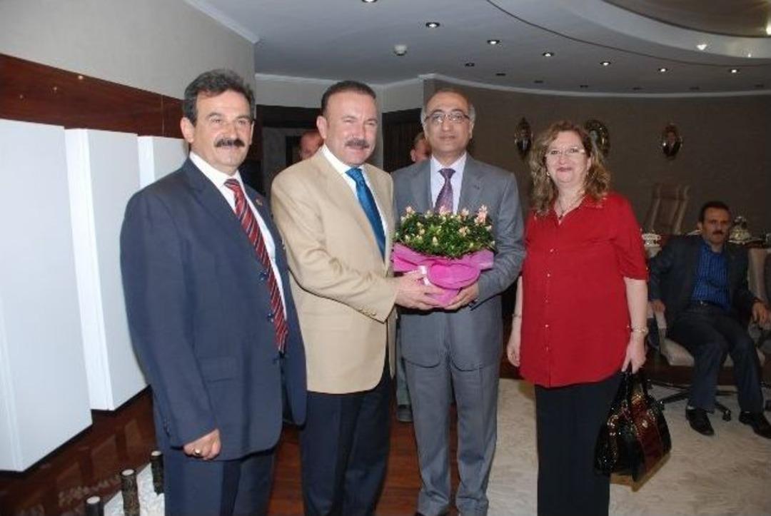 İzmit Belediye Başkanı Doğan&rsquo;a Yoğun Ziyaret&ccedil;i Trafiği Devam Ediyor