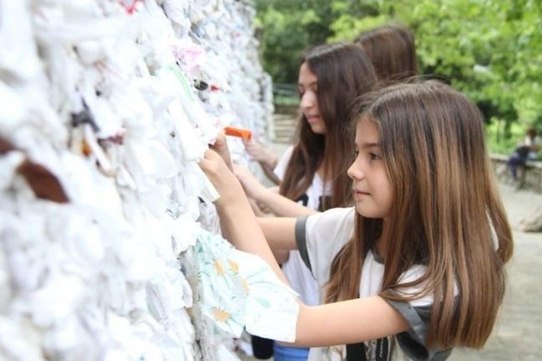 D&uuml;nya &Ccedil;ocukları İzmir'in Tarihi Mekanlarına Hayran Kaldı