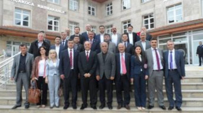 Ak&ccedil;akoca Milli Eğitim m&uuml;d&uuml;r&uuml;n&uuml; ziyaret ettiler