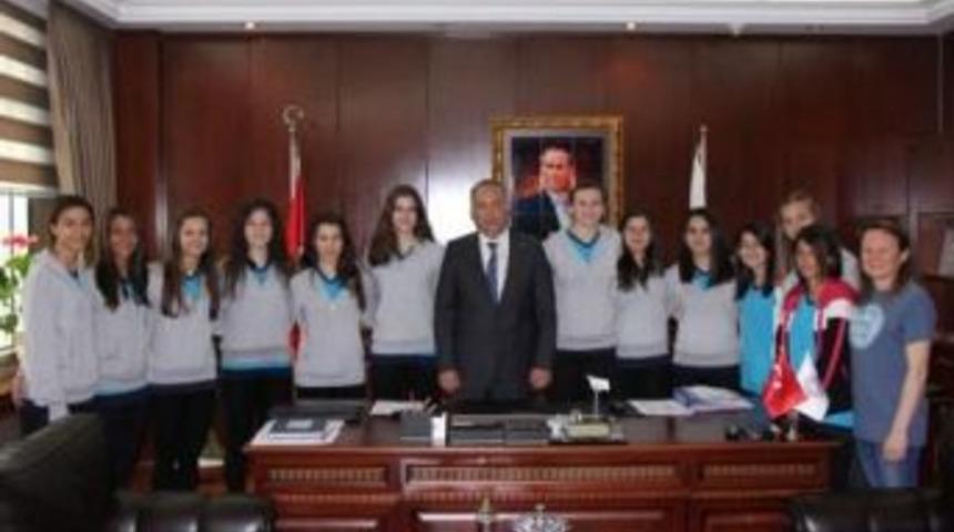 Başkan Silpagar'dan bayan voleybolculara tam destek