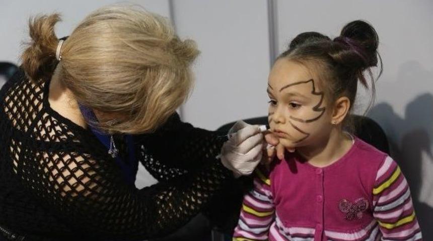 23 Nisan Fuarında Ko-mek R&uuml;zgarı