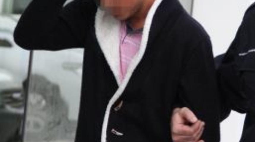 Minib&uuml;sten Teyp Hırsızlığını Parmak İzi Ele Verdi