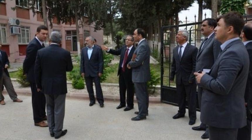 Vali Tapsız Okullarda İncelemelerde Bulundu