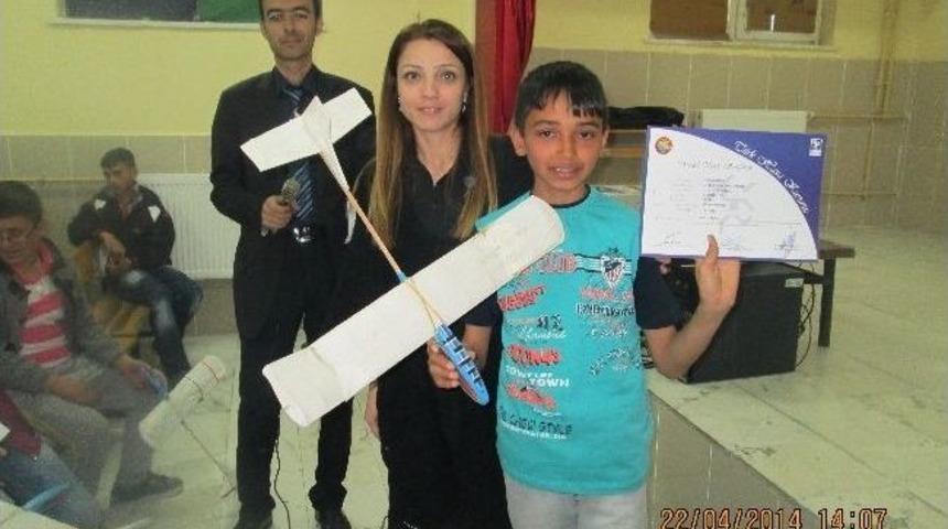 Thk &Ouml;ğrencilere Model U&ccedil;ak Kursu Veriyor