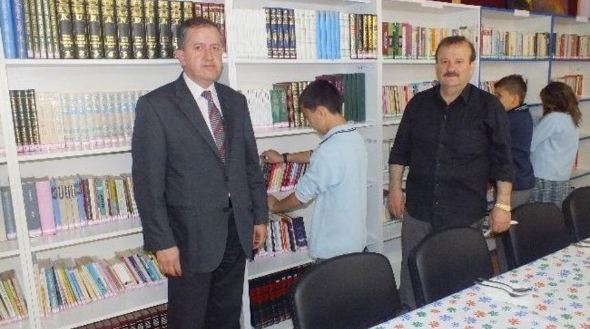 Erg&uuml;n &Ccedil;elebi İmam Hatip Orta Okulu'na K&uuml;t&uuml;phane