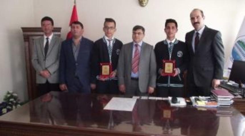 Kaymakamdan &ldquo;engelsiz G&ouml;zl&uuml;k&rdquo; Projesine &Ouml;d&uuml;l