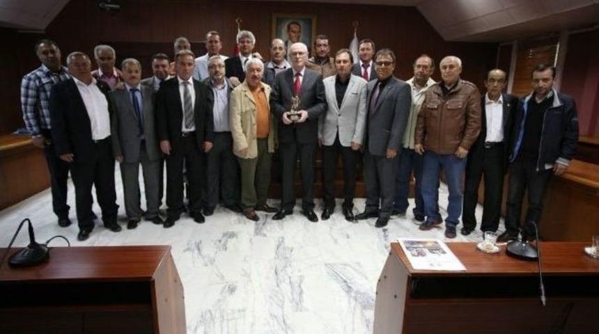 Başkan Kurt, Amat&ouml;r Spor Kul&uuml;plerinin Sorunlarını Dinledi