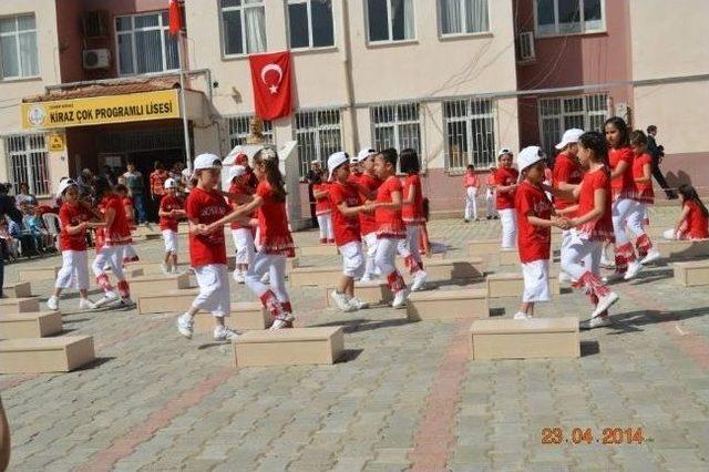 Kiraz'da Mhpli Bayan Başkan'la 23 Nisan Coşkusu