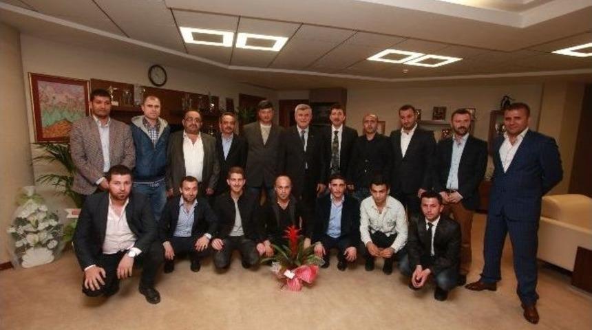 G&uuml;ltepeli Gen&ccedil;lerden Başkan Karaosmanoğlu&rsquo;na Kutlama