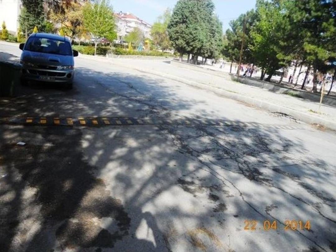 Gediz&rsquo;de Okul &Ouml;nlerindeki Trafik Kazaları İ&ccedil;in Hız Engelleyici Kasis &Ouml;nlemi