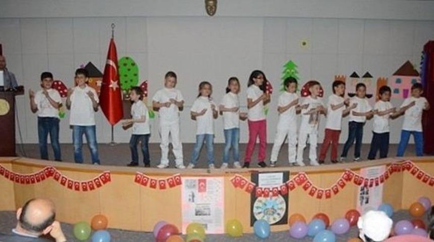 Esog&uuml; Hastanesi'nde Tedavi G&ouml;ren Miniklere 23 Nisan Kutlaması