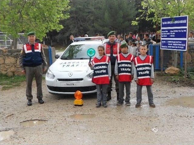 Jandarmadan Öğrencilere Trafik Eğitimi