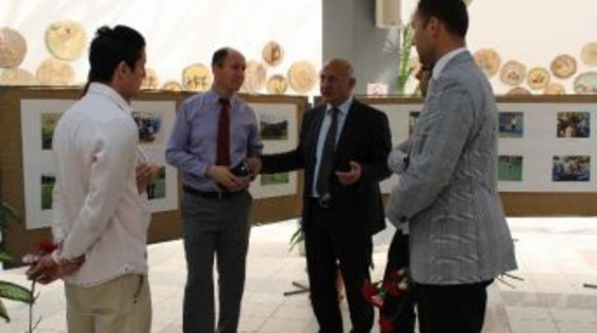 "her Kalbi Sevgi A&ccedil;ar" Konulu Fotoğraf Sergisi, A&uuml;'de A&ccedil;ıldı