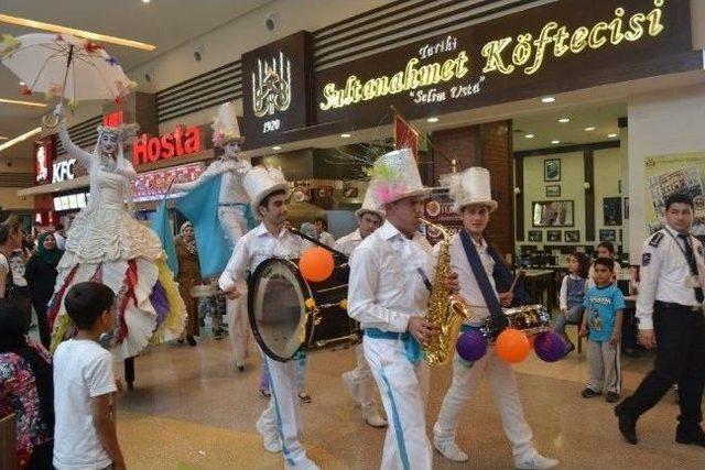 Çocuklar Bayram Coşkusunu Şanlıurfa Piazza’da Yaşadı