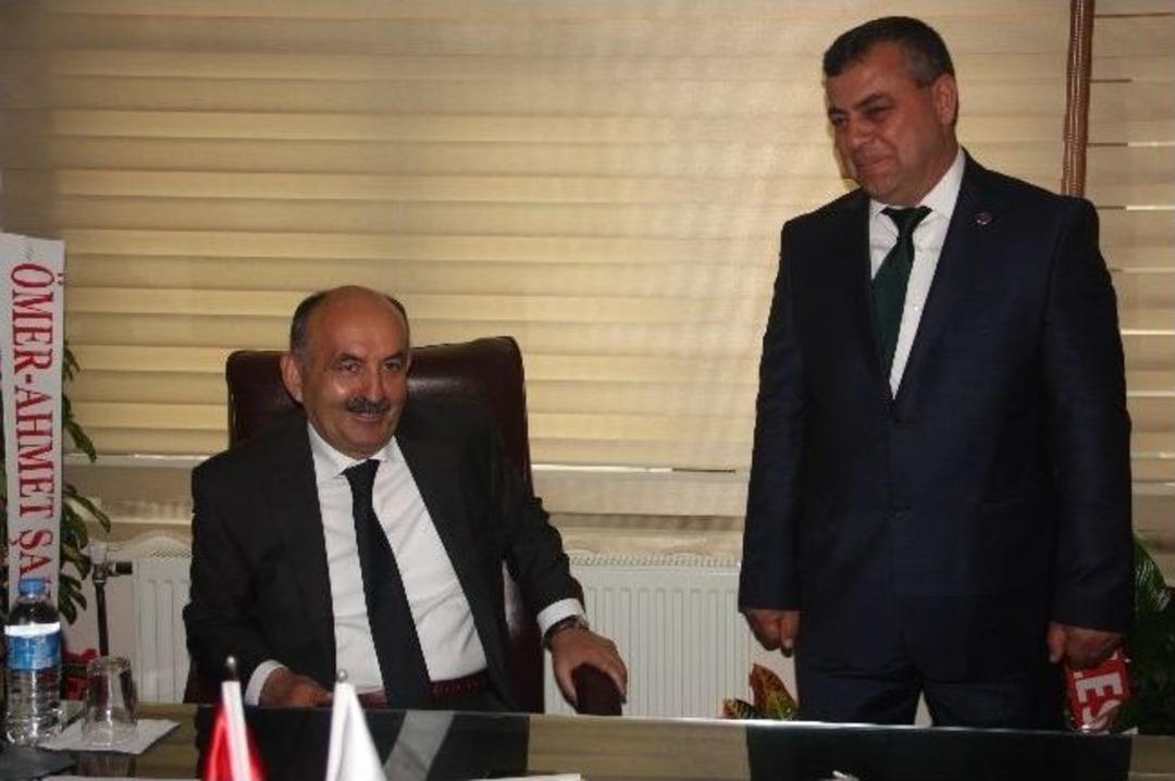 Bakan M&uuml;ezzinoğlu, Ak Parti Belediyelerini Gezdi