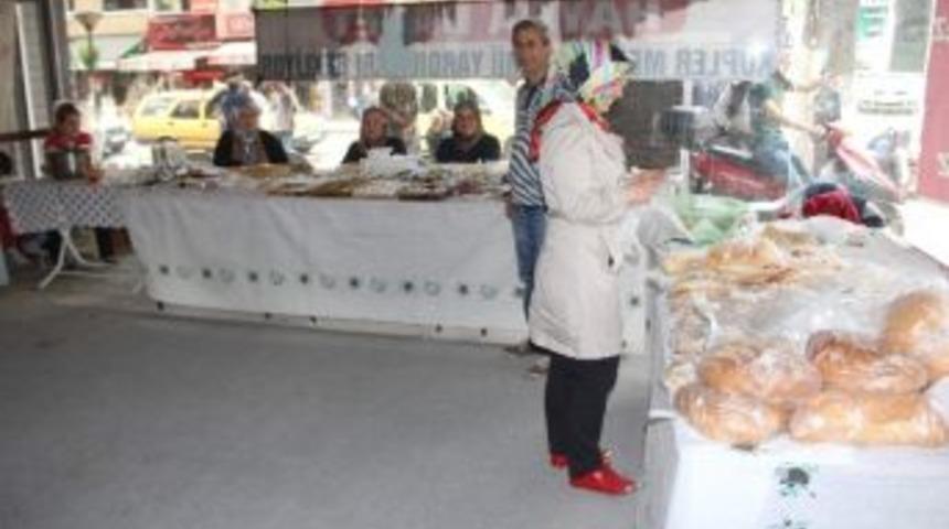 Mahalle Kadınlarından Cami Yararına Kermes