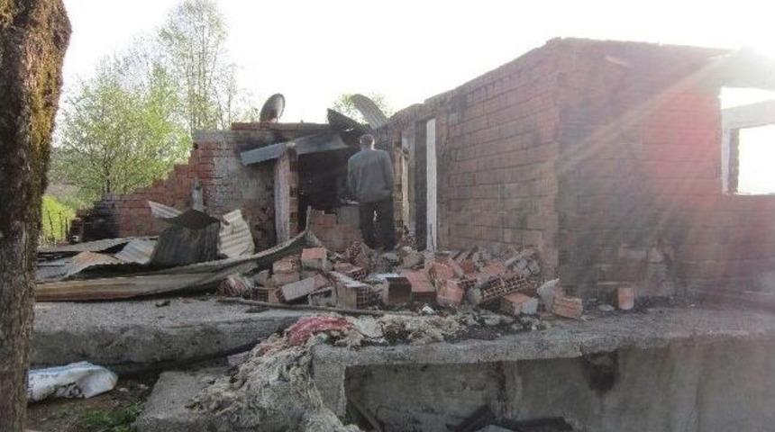 Yangın Mağduruna Kızılay'dan Yardım Eli