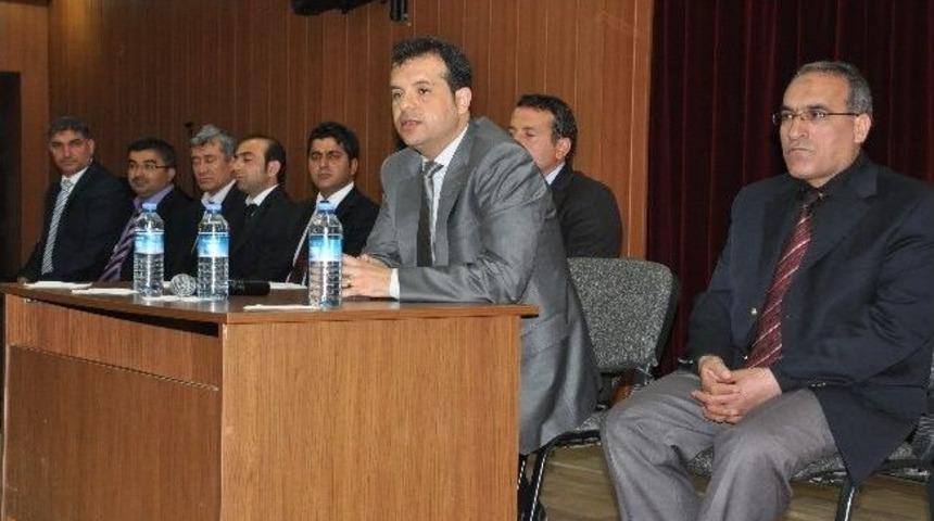 Derik Kaymakamı Demirci Muhtarlarla Bir Araya Geldi