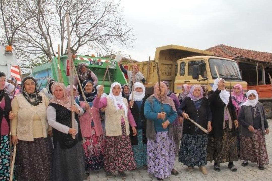 &Ccedil;orum'da Kadınlar İş Makinelerini Rehin Aldı