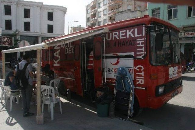 Kızılay Kan Toplama Minibüsü Kilis'te Yoğun İlgi Gördü