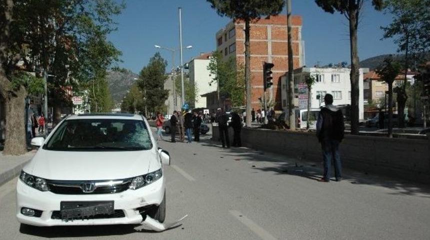 Burdur&rsquo;da Trafik Kazası: 2 Yaralı