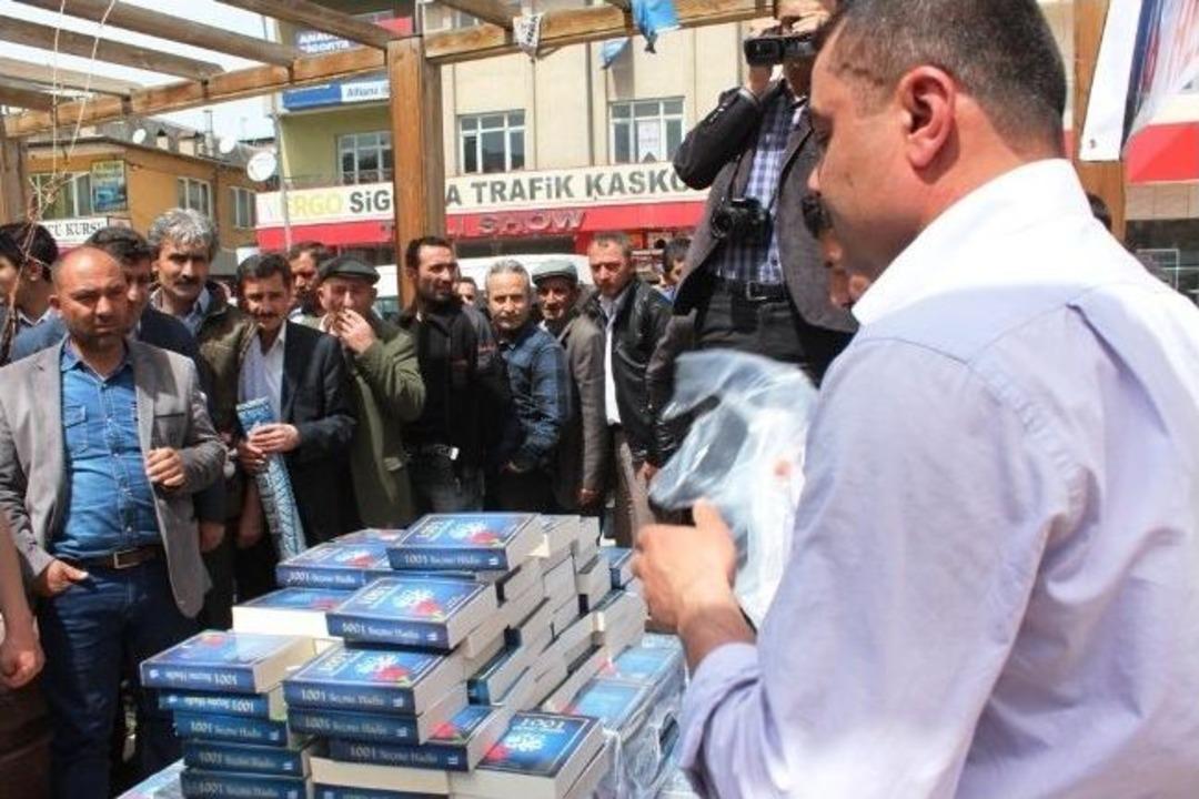 Van&rsquo;da 1001 Hadis-i Şerif Kitabı Dağıtımı