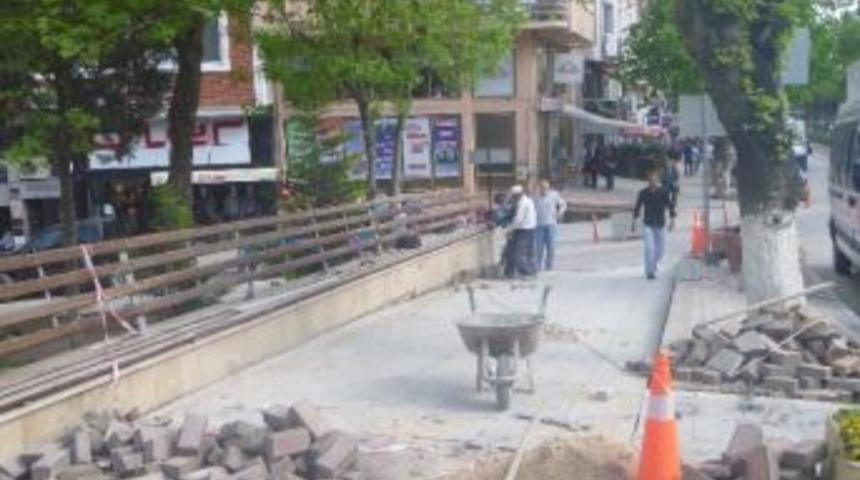 Bilecik'te Kaldırım &Ccedil;alışmaları S&uuml;r&uuml;yor
