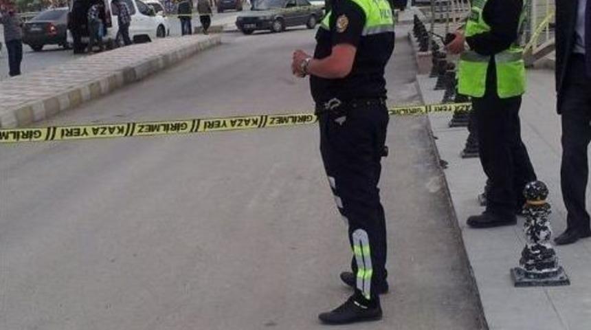 Van&rsquo;da Adliye &Ouml;n&uuml;nde Ş&uuml;pheli Paket Alarmı