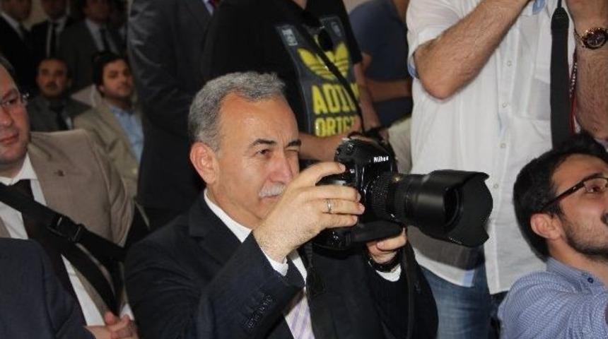 Vali Gazeteciliğe Soyundu