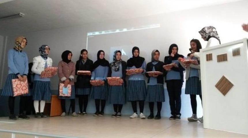 H&uuml;seyin &Ccedil;elik Anadolu Lisesi &Ouml;ğrencilerinden Kutlu Doğum Etkinliği