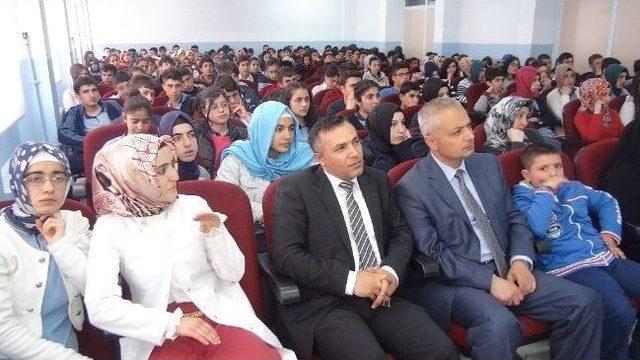 Hüseyin Çelik Anadolu Lisesi Öğrencilerinden Kutlu Doğum Etkinliği