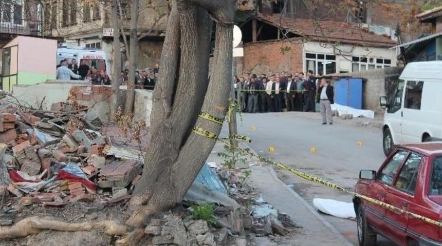 Ankara'da Silahlı Saldırı: 2 &Ouml;l&uuml;, 1 Yaralı