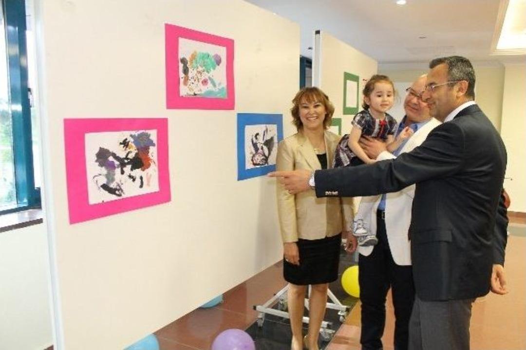 Konuşmayı &Ouml;ğrenmeden Resim Yapmaya Başladı