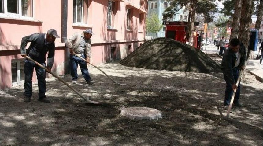 Kaldırım Yenileme &Ccedil;alışmaları Devam Ediyor