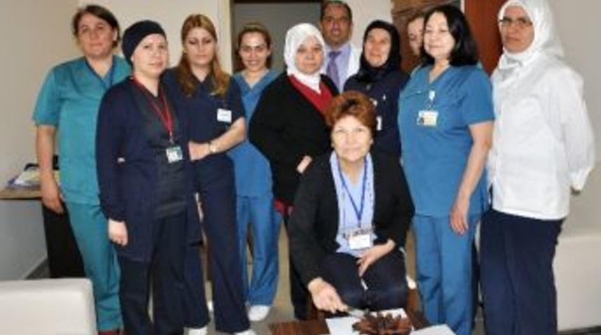 Meslekte 40&rsquo;ncı Yılını Pasta Keserek Kutladı