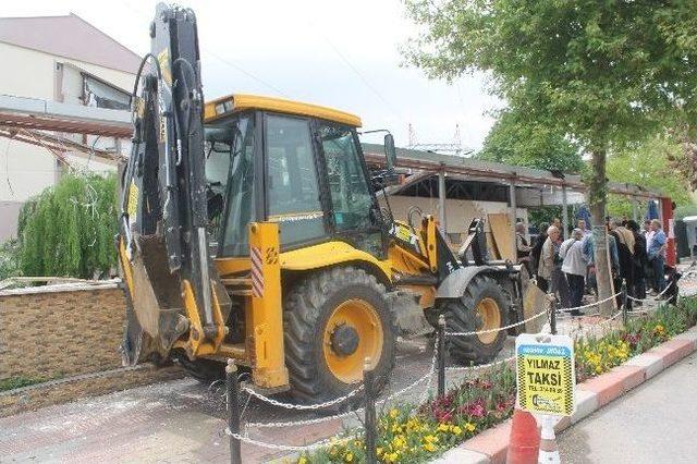 Yeşile Duyarlı Başkan Gürkan, Arkadaşının Ruhsatsız Kafesini Yıktı