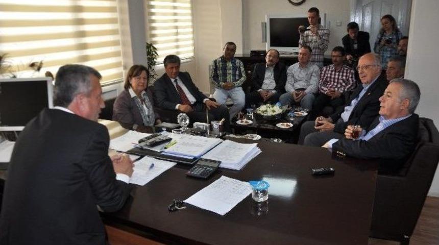 Chp İzmir Milletvekillerinden Başkan Şahin&rsquo;e Tebrik Ziyareti